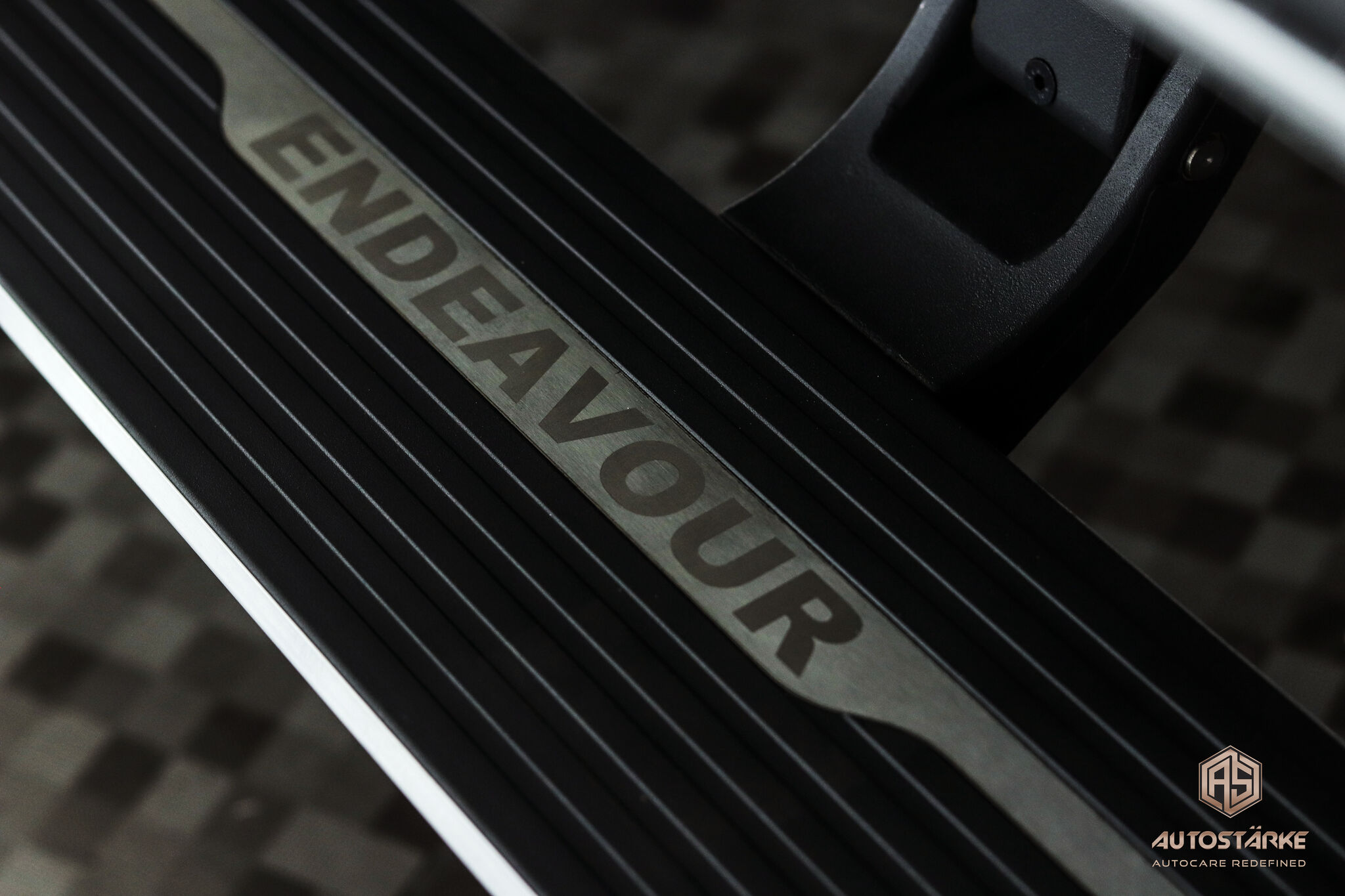 Ford endeavour automatic foot step